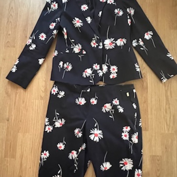 Tommy Hilfiger Womens Suit with Floral Print 12 - Picture 5 of 13